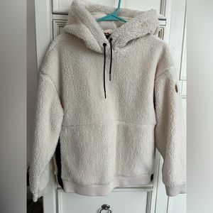Timberland women’s Sherpa hoodie. Never worn, excellent condition, size small